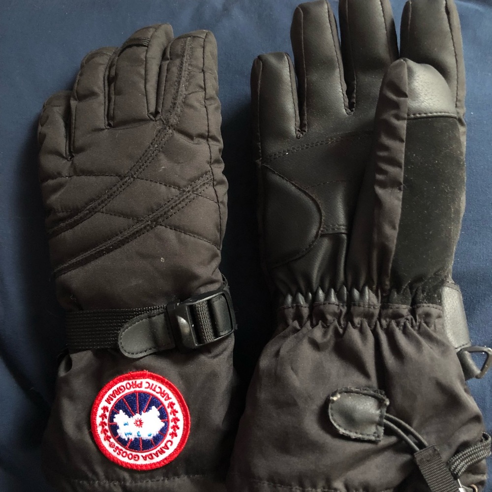 Canada Goose gloves